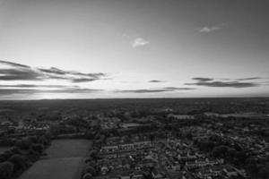 filmagem de alto ângulo da paisagem britânica em preto e branco clássico foto