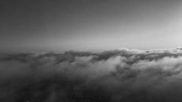 vista de alto ângulo da paisagem britânica em estilo clássico preto e branco foto