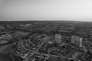 vista de alto ângulo da paisagem britânica em estilo clássico preto e branco foto