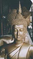 estátuas de Buda em uma fileira