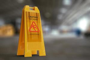 sinal amarelo mostrando aviso de cuidado piso molhado sinal de piso molhado na fábrica de pessoa caindo cuidado sinal de piso molhado mostrando aviso de piso molhado em piso molhado foto
