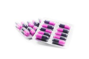 close-up de pílulas rosa e roxas foto