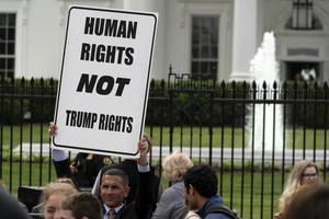 Washington DC, EUA - 26 de abril de 2019 - manifestação contra Trump na Casa Branca foto