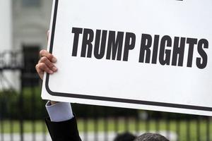 Washington DC, EUA - 26 de abril de 2019 - manifestação contra Trump na Casa Branca foto