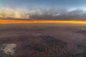 vista aérea da cidade do méxico ao nascer do sol foto