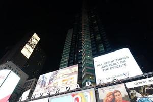 nova york, eua - 25 de maio de 2018 - times square cheio de pessoas foto