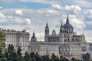 panorama do palácio real de madri foto