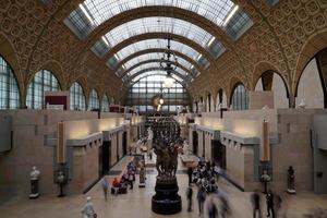 paris, frança - 5 de outubro de 2018 - museu orsay cheio de visitantes foto
