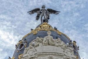 madri espanha edifício da famosa rua gran via foto