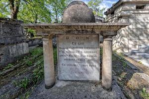 paris, frança - 2 de maio de 2016 ci git túmulo no cemitério pere-lachaise fundador da homeopatia foto