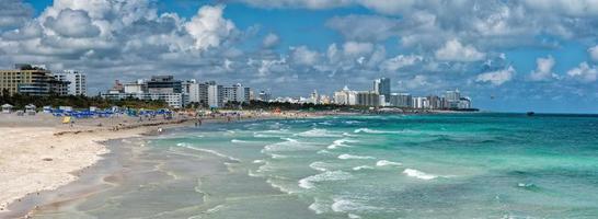 pessoas relaxando em miami beach foto