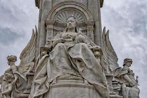 Londres, Inglaterra - 15 de julho de 2017 - Queen Victoria Monument London Detail foto