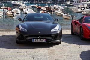 portofino, itália - 20 de outubro de 2018 - convenção de supercarros do rally ferrari foto