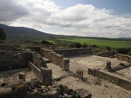 volubilis ruínas romanas em marrocos- ruínas romanas mais bem preservadas localizadas entre as cidades imperiais de fez e meknes foto