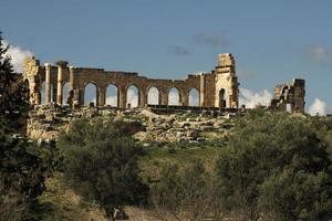 volubilis ruínas romanas em marrocos- ruínas romanas mais bem preservadas localizadas entre as cidades imperiais de fez e meknes foto