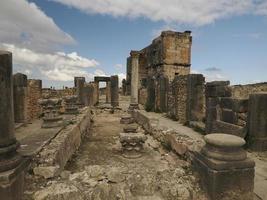 volubilis ruínas romanas em marrocos- ruínas romanas mais bem preservadas localizadas entre as cidades imperiais de fez e meknes foto