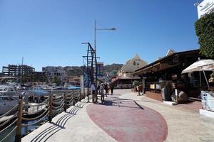 cabo san lucas, méxico - 25 de janeiro de 2018 - a cidade da costa do pacífico está lotada de turistas foto