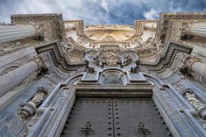 vista exterior da catedral de murcia espanha foto