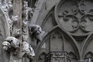 detalhe da catedral da cúpula de regensburg no local da unesco na alemanha foto