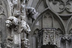 detalhe da catedral da cúpula de regensburg no local da unesco na alemanha foto