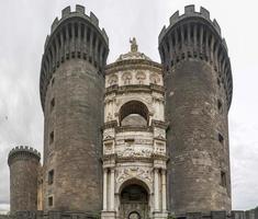 novo novo castelo maschio angioino nápoles vista 360 graus foto