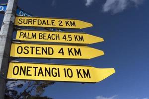 placa de trânsito oneroa ilha waiheke nova zelândia foto