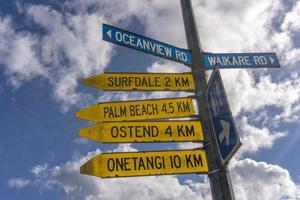 placa de trânsito oneroa ilha waiheke nova zelândia foto