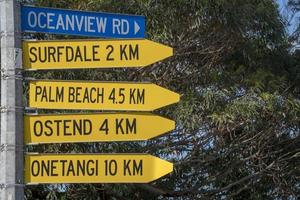 placa de trânsito oneroa ilha waiheke nova zelândia foto