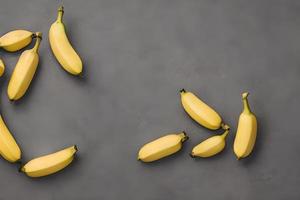 vista superior de bananas frescas foto
