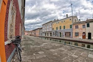 vila de comacchio na itália vista da paisagem urbana foto