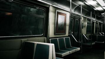 transporte público vazio metrô metrô trem foto