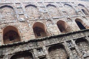 agrasen ki baoli passo bem situado no meio de connaught colocado nova deli índia, antiga construção de arqueologia antiga foto