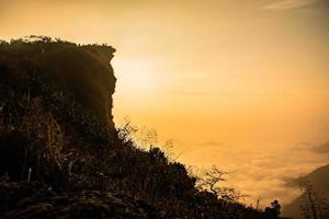 vista da montanha phu chee fah em chiang rai, tailândia foto