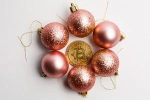 feliz ano novo bitcoin duas moedas virtuais bitcoins criptomoeda símbolo sucesso tema lucro foto