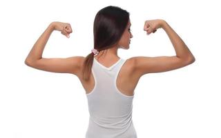 atleta de fitness rong, fisiculturista feminina, flexionando os músculos, mostrando o corpo em forma foto