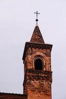 close-up da torre da igreja foto