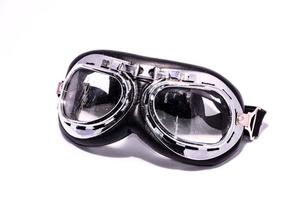 óculos de proteção em fundo branco foto