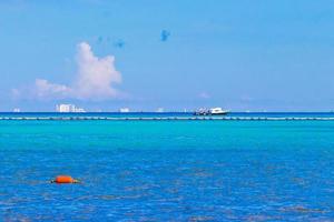 barcos iates navio jetty beach em playa del carmen méxico. foto