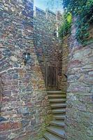 vista de detalhe na entrada de um castelo medieval no vale do reno foto