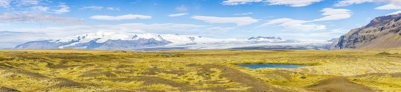 imagem panorâmica das línguas da geleira vatnajoekull da vila hoefn durante o dia foto