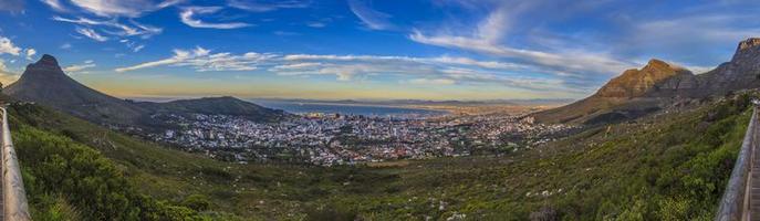 panorama da cidade do cabo da montanha da mesa foto