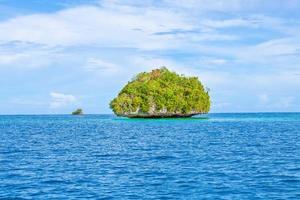 foto de uma pequena ilha de palau