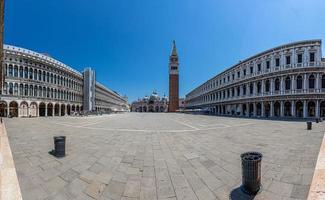 foto da plaza san marco em veneza com campanile e st. Marcus Basilika durante o bloqueio da crona sem pessoas