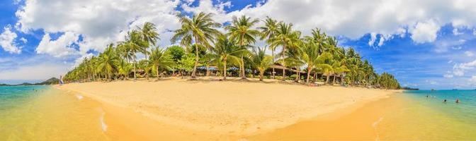 imagem panorâmica de uma praia na tailândia durante o dia foto