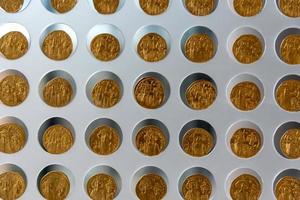 moedas de ouro gregas antigas fecham foto