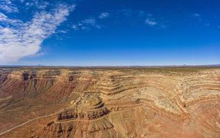 vista em moki dugway perto do vale do monumento em utah no inverno foto