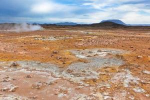 deserto de pedra na área geotérmica hverir, islândia foto