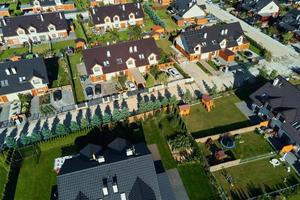 vista aérea do bairro residencial moderno na cidade da europa foto