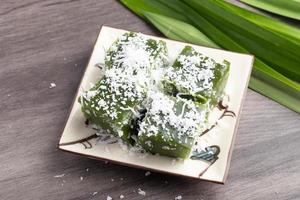 pudim de pandanus em creme de coco doce foto