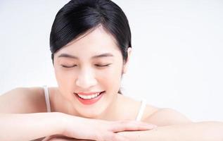 imagem de beleza da jovem mulher asiática com pele bonita foto